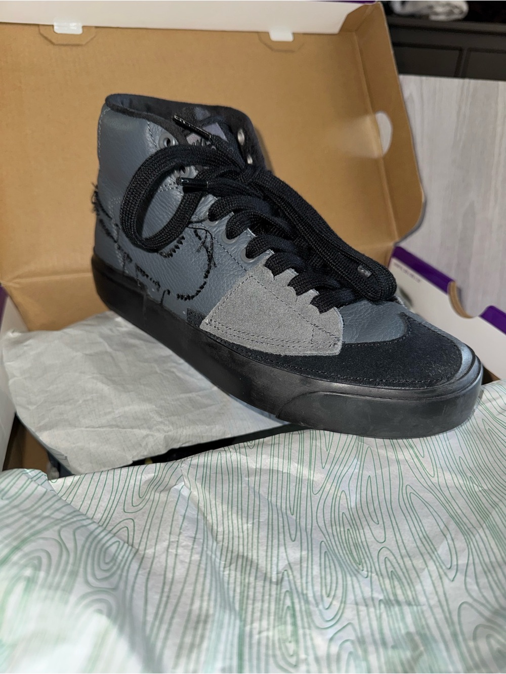 Nike woman High-Top Skate Shoe in Black and Gray